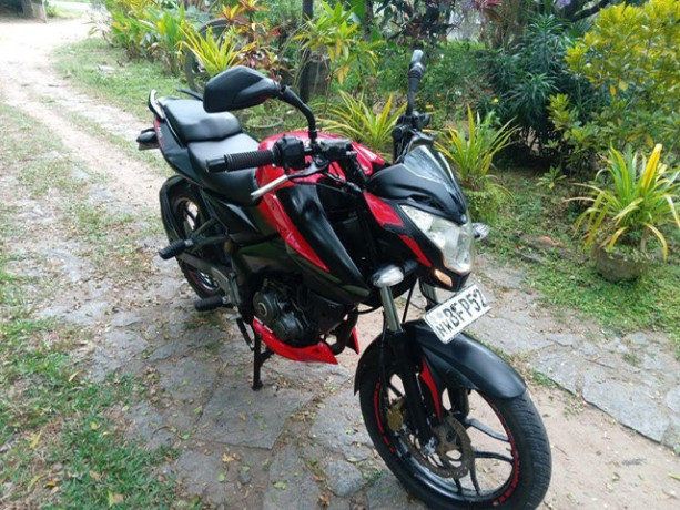 bajaj-pulsar-ns160-2017-big-1