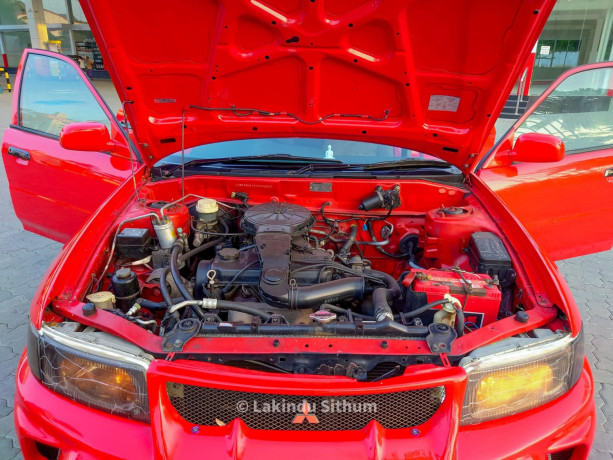 mitsubishi-lancer-ck1-2000-big-3
