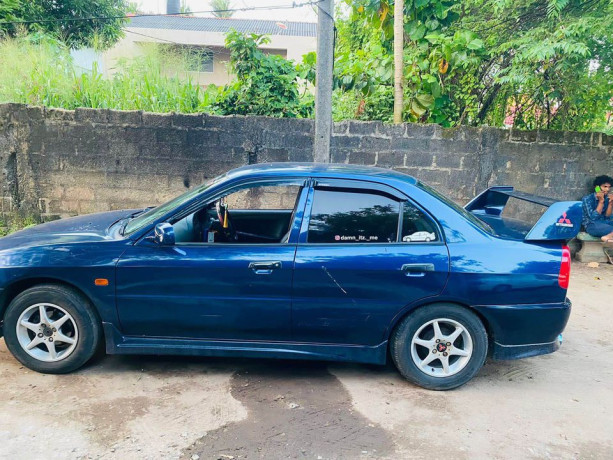 mitsubishi-lancer-ck1-2001-big-0