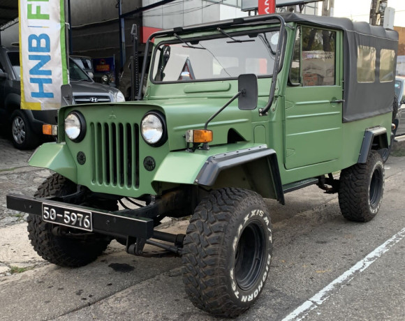 mitsubishi-4dr5-jeep-big-0