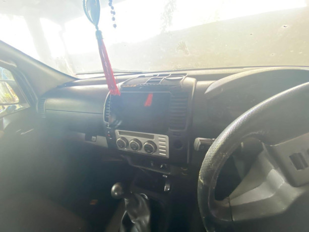 nissan-navara-2007-big-2