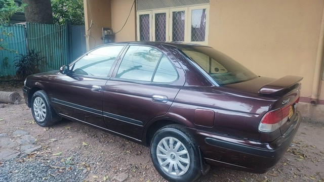 nissan-sunny-fb15-1999-big-1