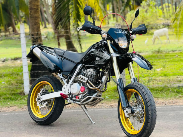 honda-xr-250-2023-big-2