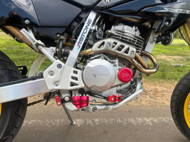 honda-xr-250-2023-big-4