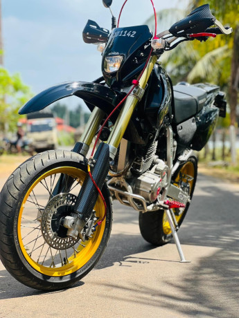 honda-xr-250-2023-big-1