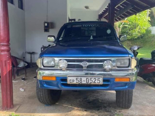 toyota-hilux-1995