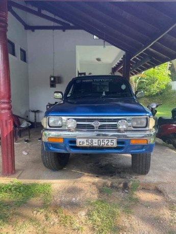 toyota-hilux-1995-big-0