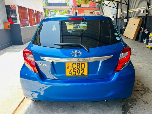 toyota-vitz-2015-big-3