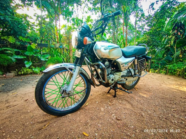bajaj-boxer-2003-big-0