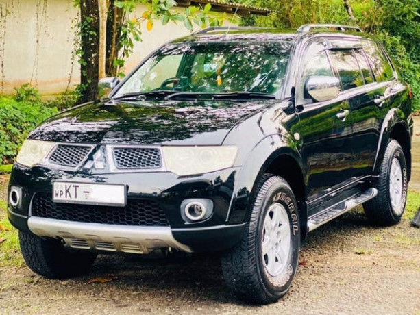 mitsubishi-montero-sports-2012-big-0