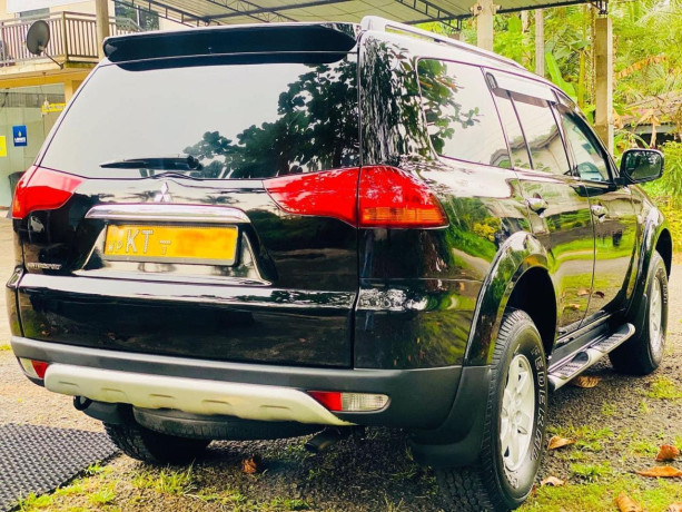 mitsubishi-montero-sports-2012-big-2