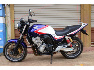 Honda CB400 2023