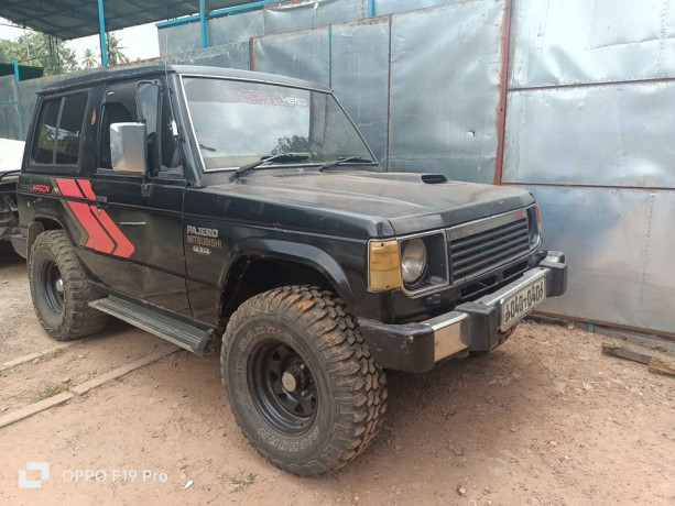 mitsubishi-jeep-1983-big-0