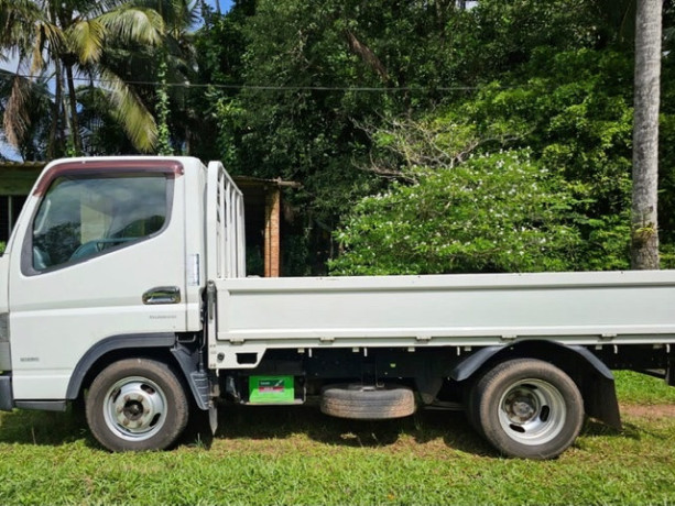mitsubishi-canter-fuso-2014-big-2