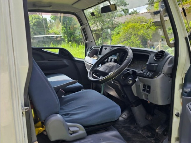 mitsubishi-canter-fuso-2014-big-4