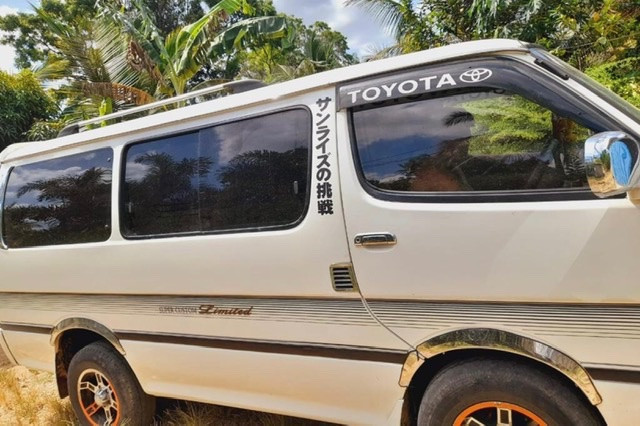 toyota-dolphin-lh103-1995-big-2