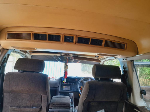 toyota-dolphin-lh103-1995-big-4