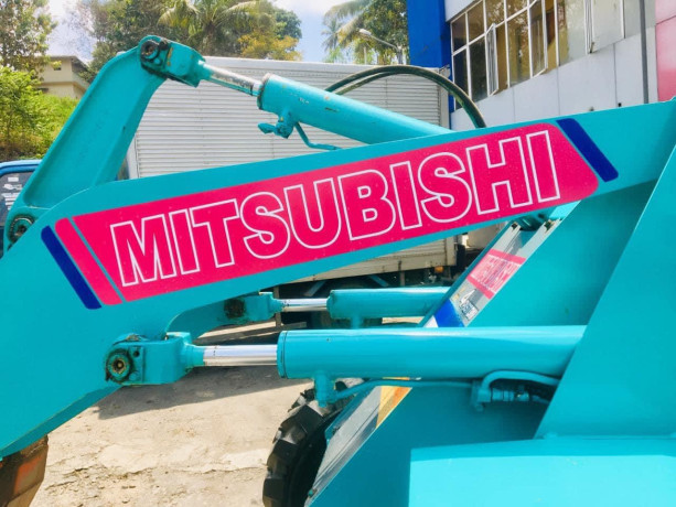 mitsubishi-ws300-loader-big-4