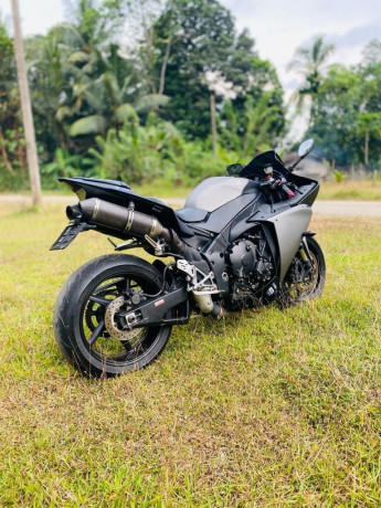 yamaha-r1-unregistered-big-3