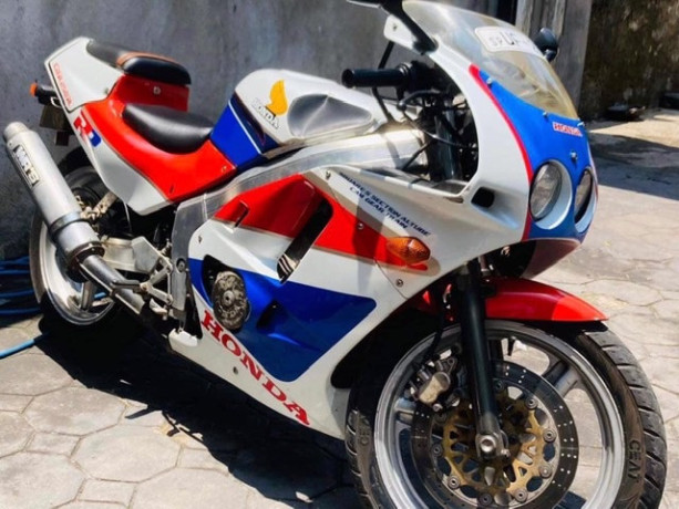 honda-cbr-250-2008-big-0