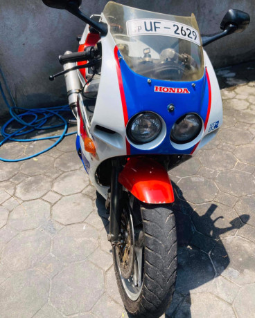 honda-cbr-250-2008-big-2
