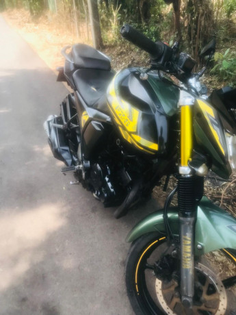 yamaha-fz-v2-big-1