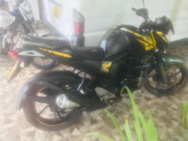 yamaha-fz-v2-big-2