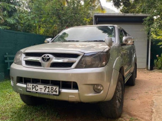 toyota-hilux-invincible-2006