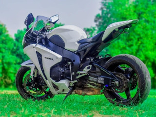 honda-cbr-1000-2011