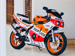 honda-cbr-250-gullarm-2003