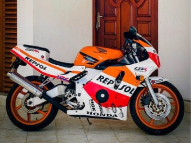 honda-cbr-250-gullarm-2003-big-1
