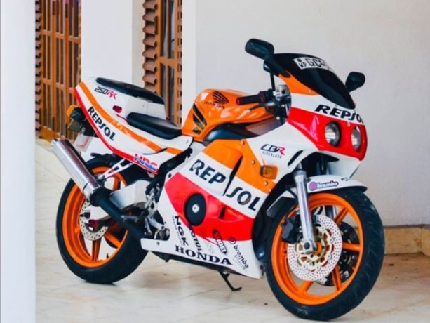 honda-cbr-250-gullarm-2003-big-0