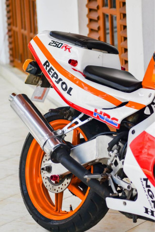 honda-cbr-250-gullarm-2003-big-3