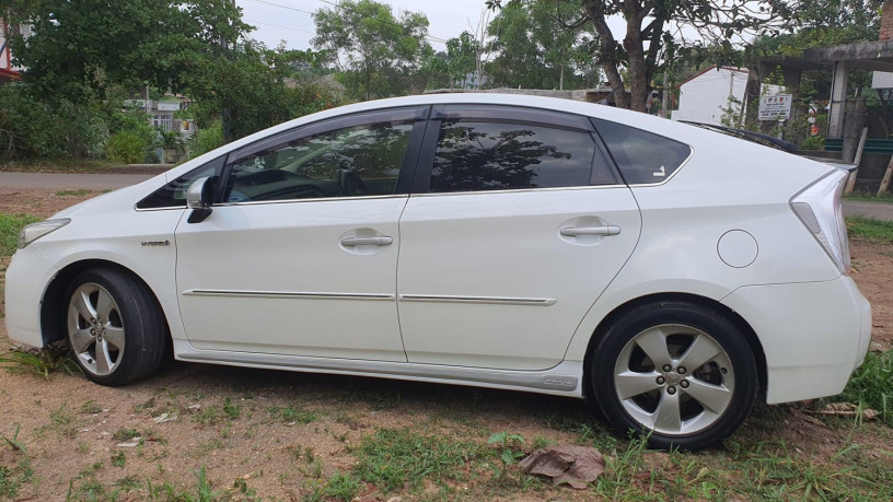 toyota-prius-2014-big-2