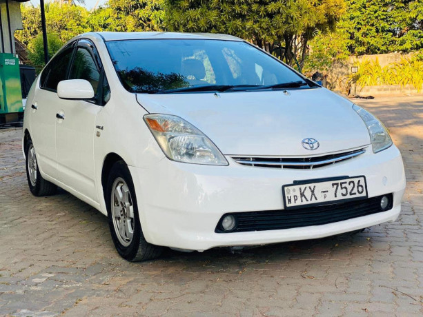 toyota-prius-2011-big-2