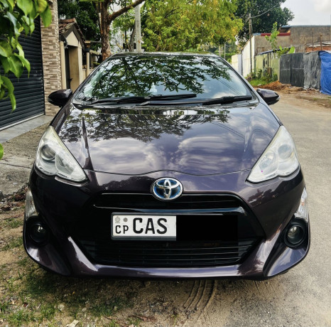 toyota-aqua-urban-2015-big-2
