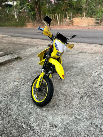 suzuki-drz-400-k7-unregistered-big-1