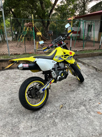 suzuki-drz-400-k7-unregistered-big-2