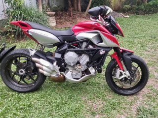 mv-agusta-rivale-800-2015