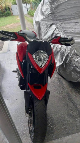 mv-agusta-rivale-800-2015-big-1