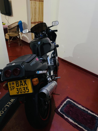 honda-cbr-250-gullarm-2013-big-1