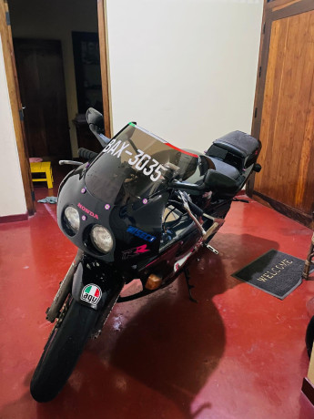 honda-cbr-250-gullarm-2013-big-2