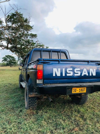 nissan-d21-double-cab-1986-big-4