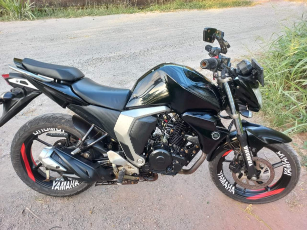 yamaha-fz-v2-2017-big-2