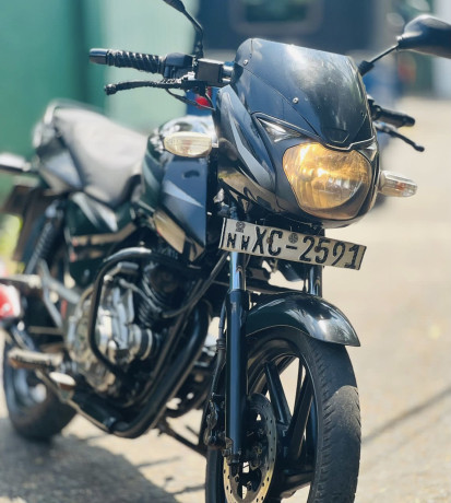 bajaj-pulsar-150-2012-big-2