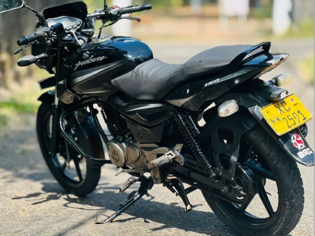 bajaj-pulsar-150-2012-big-1