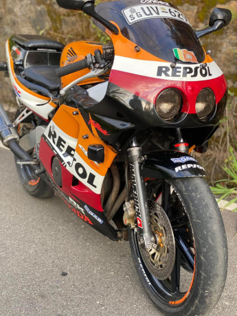 honda-cbr-250-gullarm-2008-big-3