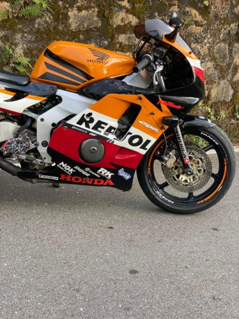 honda-cbr-250-gullarm-2008-big-4