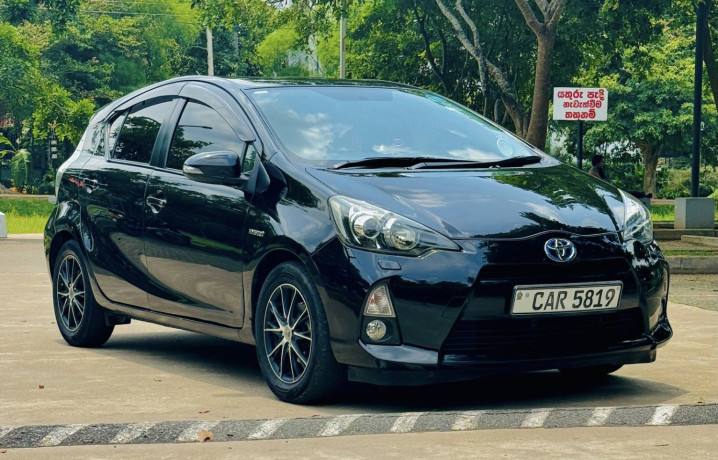 toyota-aqua-s-limited-2014-big-3