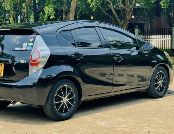 toyota-aqua-s-limited-2014-big-2